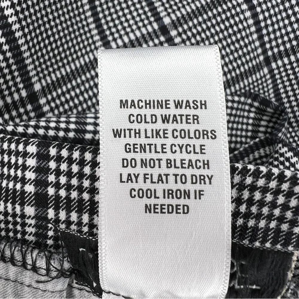 SMALL JOE BENBASSET BLACK WHITE PLAID PLEATED SKIRT MINI STRETCH PREPPY GOTH